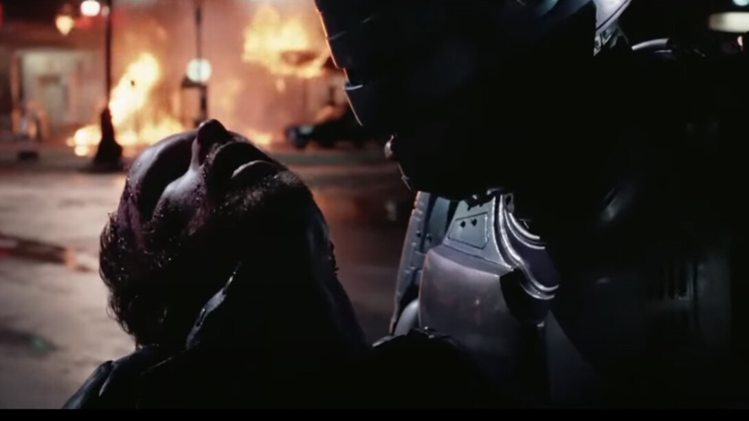 A los tipos como "Robocop" siempre les quedará… no París, sino el consuelo de la transmigración del cerebro a otro cuerpo menos degradado del que sean dueños en su momento