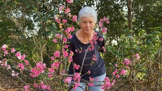 Irma Passoni com suas plantas
