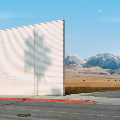 George Byrne,
Fountain Ave., 2024.
Edition 1 of 5 + 2 AP,
photographic pigment print on archival cotton,
128 x 128 cm. Courtesy of the artist and Olsen Gallery