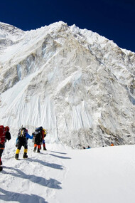 Anche nell'area vicina alla cima dell'Everest ci sono microplastiche