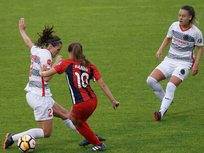 O rugby, mesmo sendo um esporte de contato intenso, valoriza a integridade física do adversário e promove interações saudáveis após as partidas