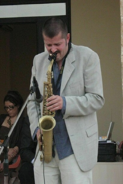 Cristian Panetto al suono del saxofon