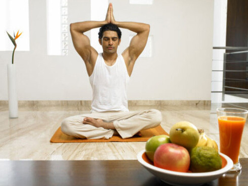 Pratiche di yoga e sana alimentazione