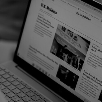 Impressos: A chama acesa do conhecimento em tempos de superficialidade