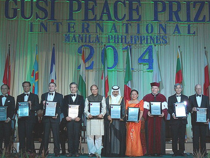 Dominique Hoppe and the winners of the 2014 Gusi peace prize