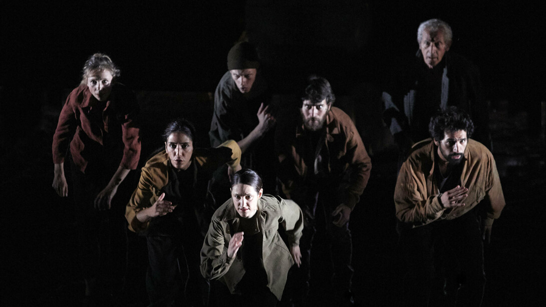 Sous d'Autres Cieux, © Christophe Raynaud De Lage / Festival d'Avignon