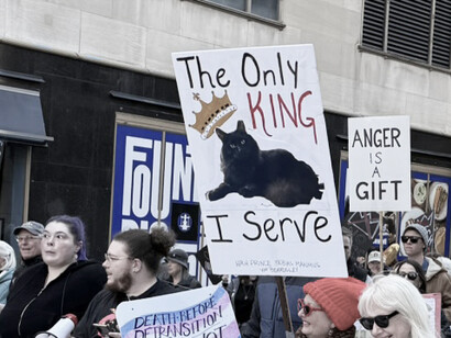 Crowds of demonstrators participate in a “No Kings” protest in Cincinnati, Ohio, on 28 March 2026