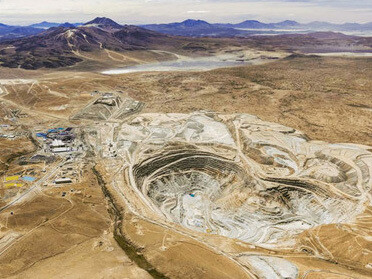 Las mineras extranjeras llegaron en masa a Chile, porque la Ley 18,985 les permitiría llevarse el cobre y subproductos que quisieran sin pagar impuestos