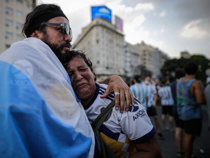 La muerte de Diego Armando Maradona consternó a los aficionados al fútbol
