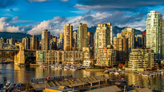 Mercado Público de Granville Island na bahia de Vancouver, Canadá
