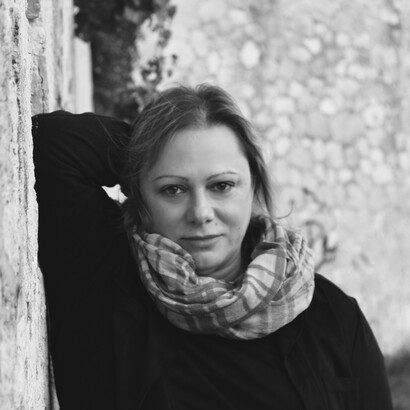 "L’amore da curare" è il primo singolo co-scritto con Veronica Marchi, prodotto a quattro mani e mixato da Greta stessa