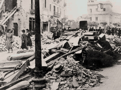 Destrucción tras el bombardeo al Mercado Central de Alicante, España
