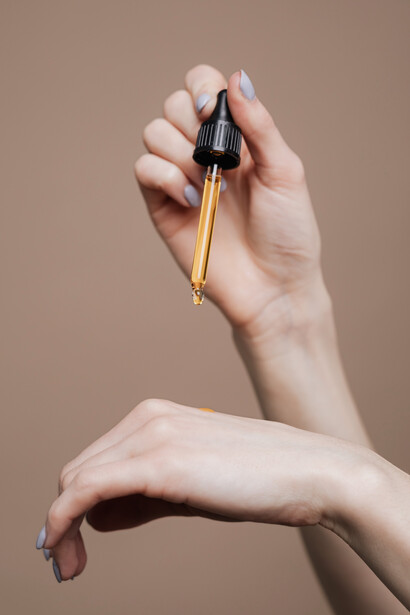 Antioxidants don’t replace sunscreen, but when used together with sunscreen they help limit oxidative damage from UV exposure that sunscreen alone may not fully block