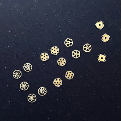 Marina Gergov, Intercarnation, 60 x 60 cm, Artistic synthesis on canvas, coated with fabric and metal gears. Courtesy of the artist and The Blender Gallery