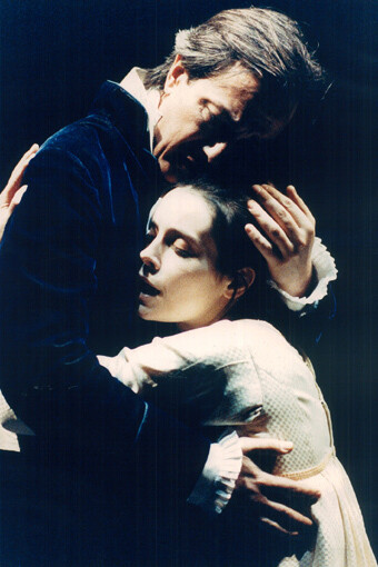 Remo Girone e Galatea Ranzi in "Mirra"