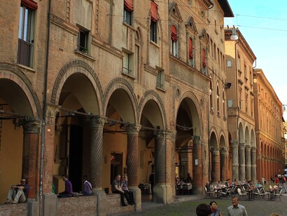 L’Università di Bologna, fondata nel 1088, è considerata la più antica università del mondo occidentale ancora in attività. Bologna, Italia