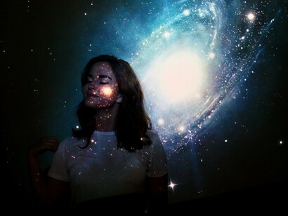 Mulher no universo. A meditação como procura de si.