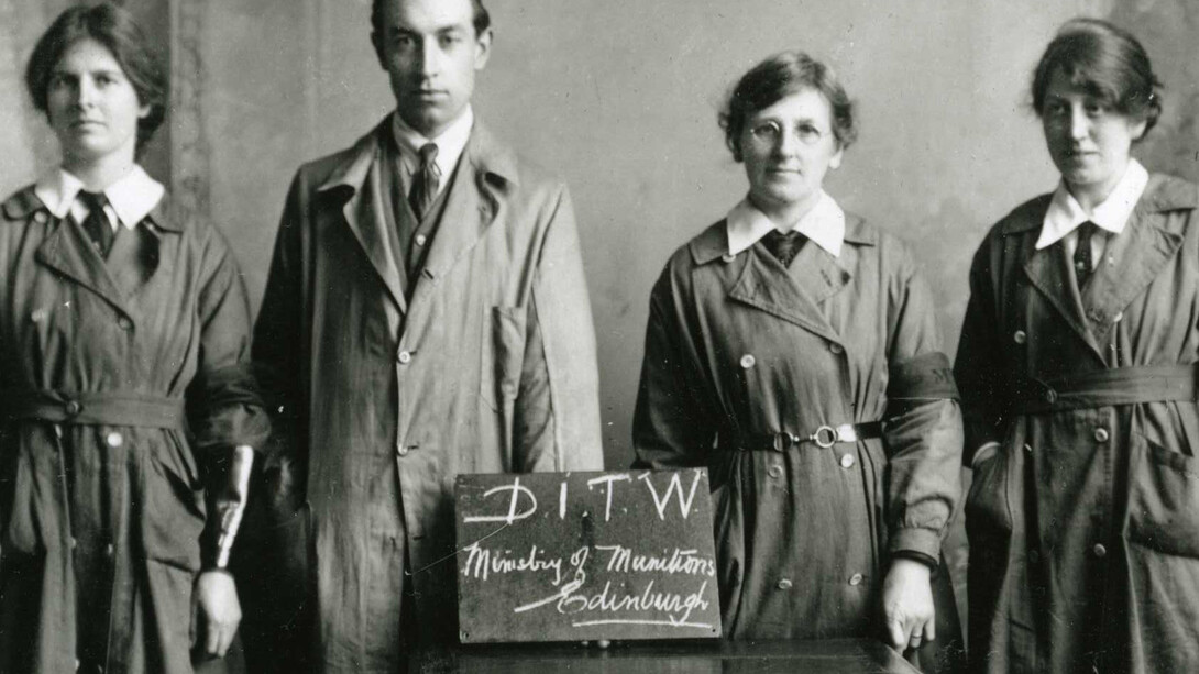 Munition workers at an Edinburgh factory. From the collection of Edinburgh Museums & Galleries