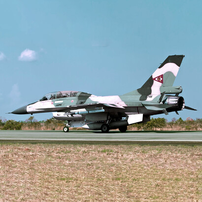Fotografía de un F16 de 1992, modelo utilizado por la Fuerza Aérea de Venezuela