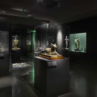 Angkor royal bronzes. Art of the divine, exhibition view. Courtesy of Musée Guimet