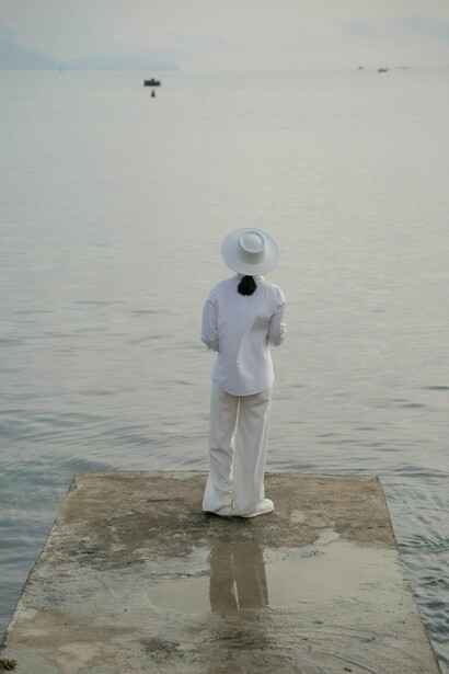 Mas o que a maturidade tem me ensinado é que preciso lidar com tudo isso, porque pior do que o que os outros vão pensar é o que eu penso sobre mim mesma. E preciso entender que a minha opinião é a única que importa. Se eu tomo minhas decisões baseadas no que eu estou sentindo, então está tudo bem