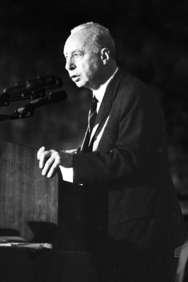 Hans Morgenthau recupera la tradición realista de Tucídides y Maquiavelo para advertir que, en política internacional, la verdad es siempre conflictiva, porque su enunciación implica una toma de posición frente al poder