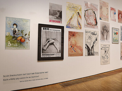 Günter Brus, Das bleiben im rahmen des unmöglichen, ausstellungsansicht. Mit freundlicher genehmigung der Neuen Galerie Graz