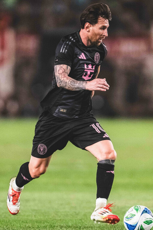 El partido, cargado de tensión, culminó con la ovación de la hinchada peruana, siendo probablemente su último encuentro en Perú debido a su edad y la próxima ausencia en Eliminatorias