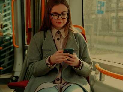 Não importa muito em que parte do mundo estejamos, poderá ser ali mesmo um lugar de referência, acolhimento, lazer ou trabalho.  Cafés se tornaram ótimos escritórios virtuais, o lazer pode estar bem perto no aeroporto, rodoviária, parque ou no meio de uma multidão estranha. O importante é o que cada um se coloca em cada lugar. Histórias sem fim que nos chamam atenção e sinalizam o comportamento de cada individuo, no mundo