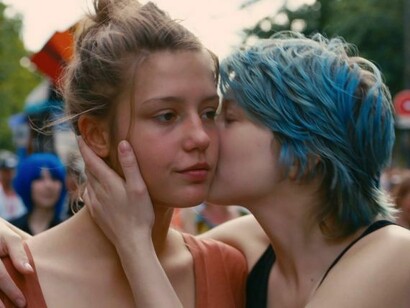 No belo filme "La vie d'Adèle" a protagonista descubre o amor nos braços de uma jovem artista
