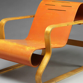 Paimio Armchair, designed by Alvar Aalto, manufactured by Huonekalu-ja Rakennustyötehdas Oy, 1930, Finland. Museum no. W.41-1987. © Victoria and Albert Museum, London