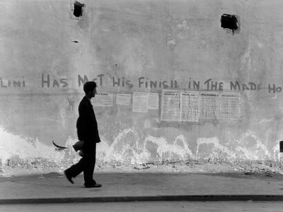 Sicilia, 1943. © Robert Capa © International Center of Photography/Magnum Photos