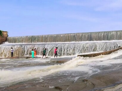 Situated in Rayanakallu village, Karnataka, Manchenahalli Lake is 5 km from Dandiganahalli Dam and 12 km from Srinivasa Sagara Dam, India