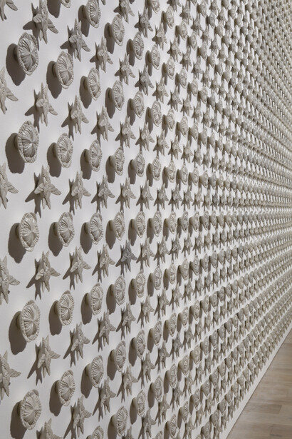 Albert Yonathan Setyawan, "Helios“ (detail), 2017, ceramic dimensions variable, © Albert Yonathan Setyawan, Photo by Kioku Keizo, courtesy of Mori Art Museum, Tokyo