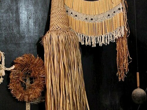 Museu indígena Pataxó em Santa Cruz Cabrália, Bahia. Além de seu valor educativo, os museus são importantes instrumentos de formação identitária. Em uma sociedade marcada por desigualdades e apagamentos históricos, visitar um museu é também um ato político


