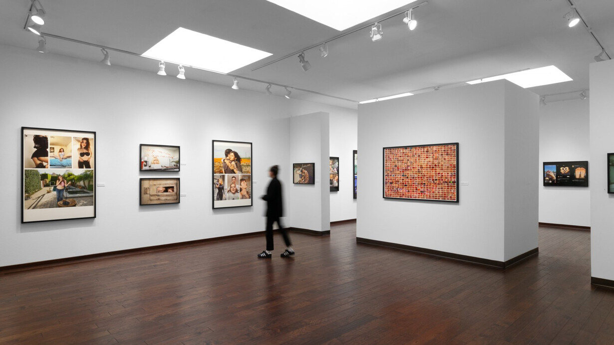 Lauren Greenfield, Social studies, exhibition view. Courtesy of Fahey/Klein Gallery