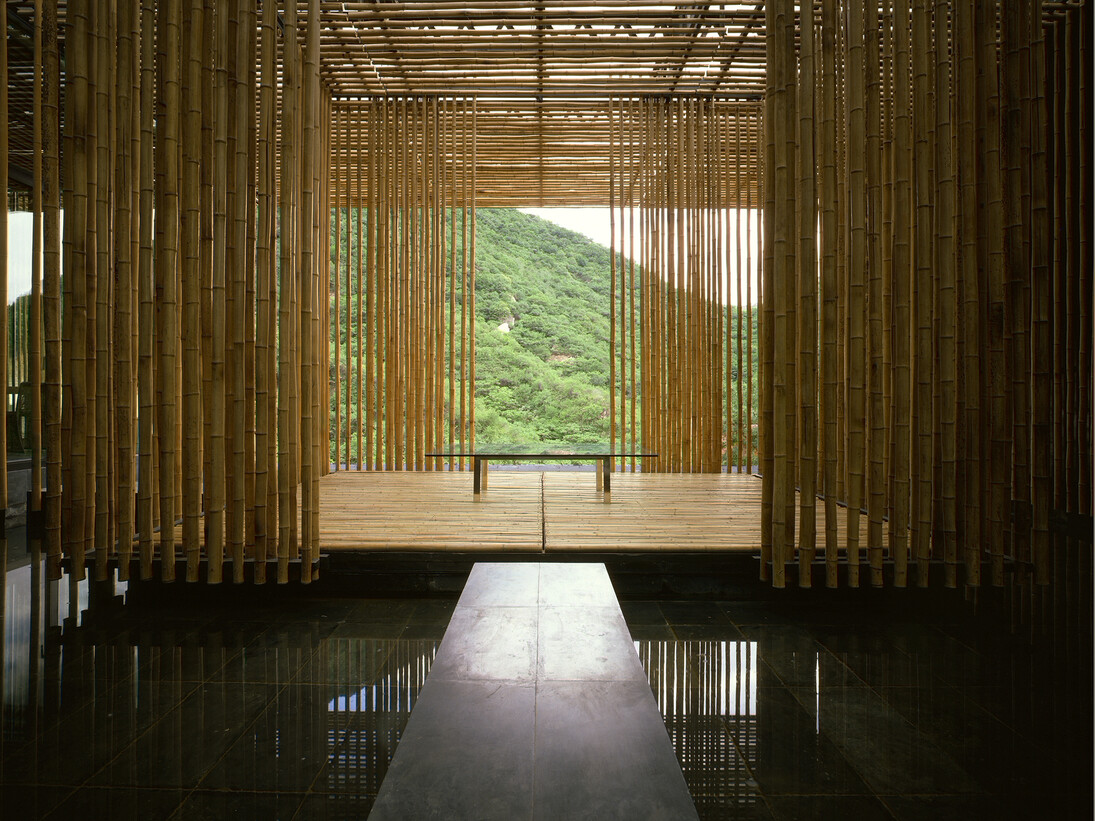 Kengo Kuma, Great (Bamboo) Wall house, 2002, photo by Satoshi Asakawa, courtesy Kengo Kuma & Associates, Tokyo