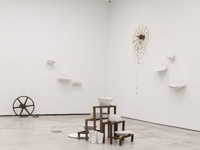 Marina González Guerreiro, La espera, el fluido, la medida, vista de exhibición. Cortesía de Galería Rosa Santos