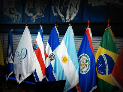 Banderas de algunos países miembros de la Comunidad de Estados Latinoamericanos y Caribeños (CELAC)