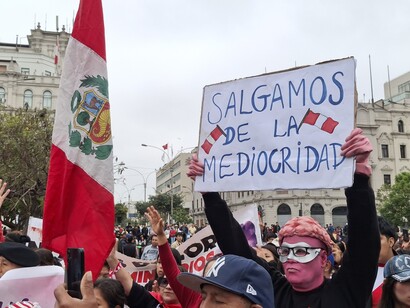 Los datos muestran que hombres y mujeres pertenecientes a la Gen Z se encuentran en un punto de división mayor sobre temas como feminismo, roles de género, derechos de las mujeres y las masculinidades, que en cualquier otra generación. Protestas de la Generación Z, 2025. Perú