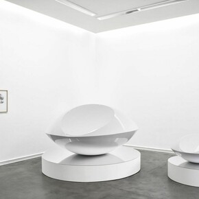 Sculptures flottantes, Exhibition view. Courtesy of Galerie Mitterrand