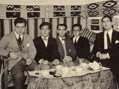 Louis Eaton-Daniel, Juan Centeno, Federico García Lorca, Emilio Prados y José 'Pepín' Bello en una habitación de la Residencia de Estudiantes, 1924