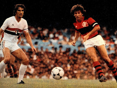 Zico durante uma partida com o Flamengo no Maracanã