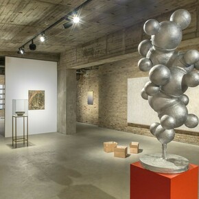 Three positions. Six directions, Exhibition view. Courtesy of König Galerie
