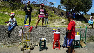 Venezolanos en la frontera con Brasil