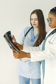 Dottoresse e diagnosi. Tempo medico-paziente: l'Importanza del ragionamento clinico nei medici di Medicina Generale