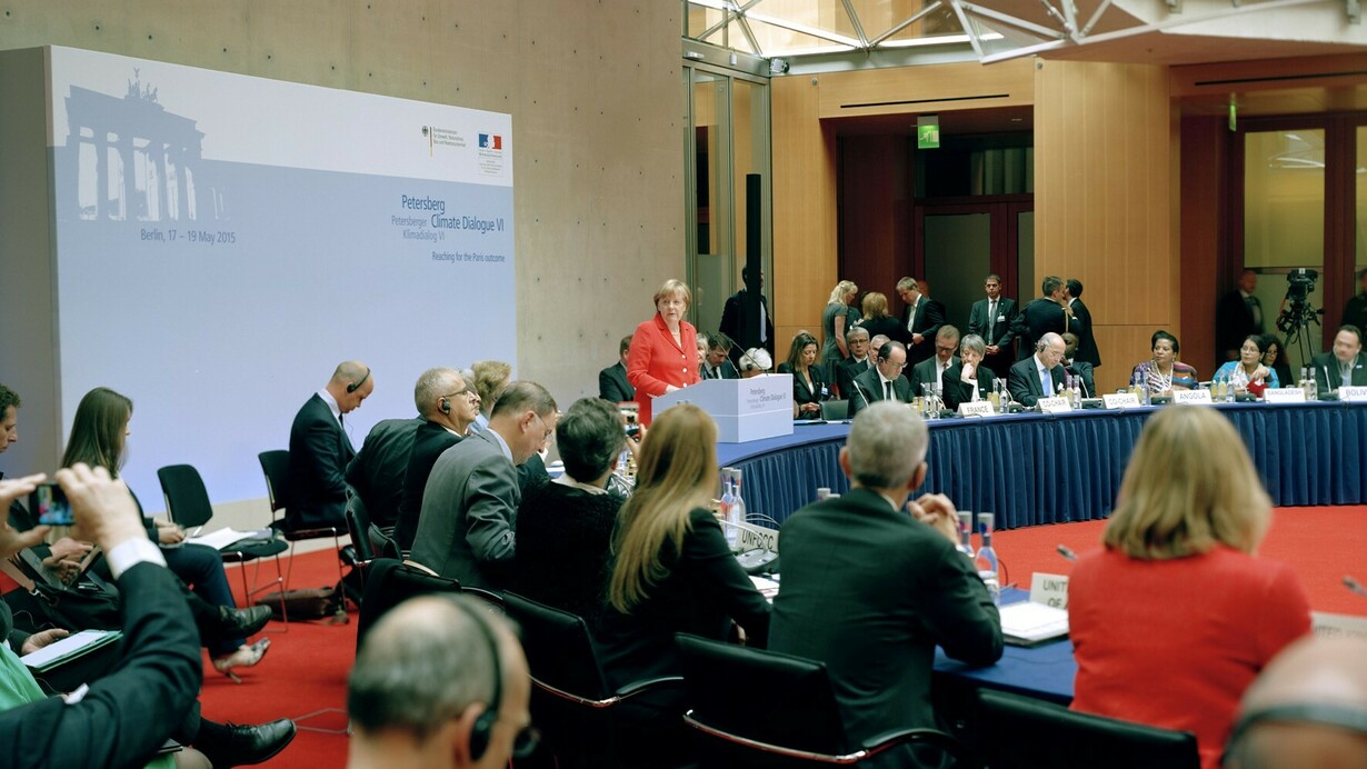 OLIVIER MENANTEAU
Petersberg Climate Dialogue VI Reaching for the Paris outcome”19 May 2015 Berlin
courtesy galerie anne barrault