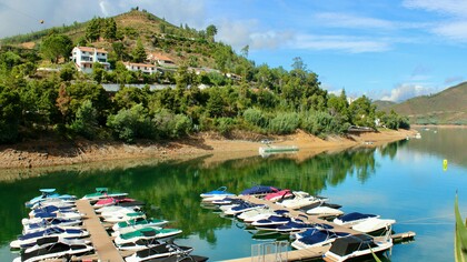 Lago Azul, Ferreira do Zêzere, Portugal. O Centro Interpretativo do Brulhão (CIB) inaugurado no dia 15 de setembro 2024, pretende ser uma aposta para a salvaguarda do património imaterial cultural da localidade de Vales do Rio, no concelho da Covilhã