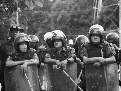 Durante la intensa represión militar, es capturada por las fuerzas armadas y trasladada a un centro clandestino