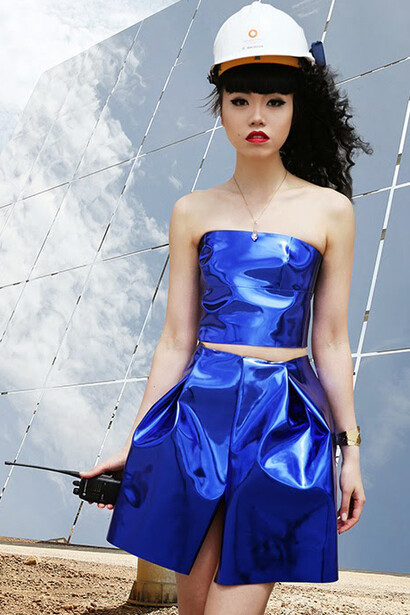 Jessica Minh Anh en su visita a la planta Gemasolar